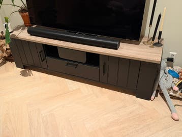 Gratis ophalen: Modern tv-meubel met opbergruimte