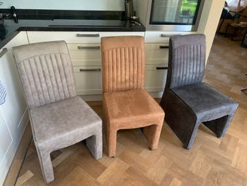 3 stoelen op wieltjes - Gratis af te halen