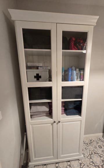 Gratis IKEA kast met glazen deuren