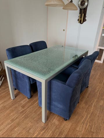 Table / tafel (without chairs)