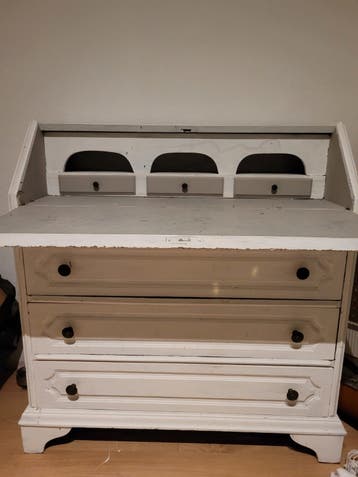 Secretaire met inklapbaar bureaublad - gratis