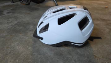 Witte Fietshelm met Achterlicht - Veilig en Stijlvol