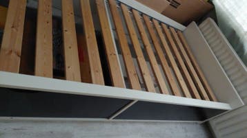 eenpersoons bed met 2 lades van Ikea