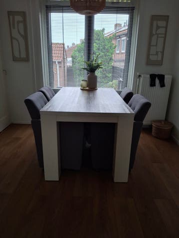 GRATIS!!! eettafel met stoelen