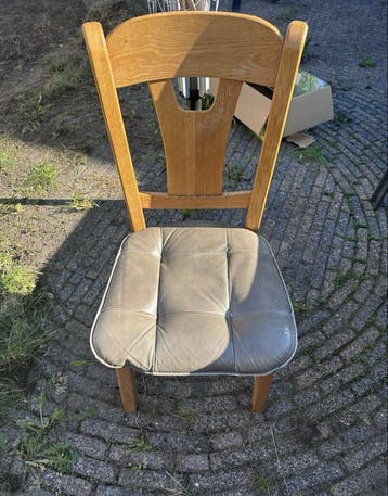 4 Houten stoel met leren zitting