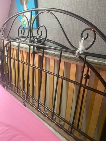 Gratis 160 bed  met metalen frame en lattenbodem