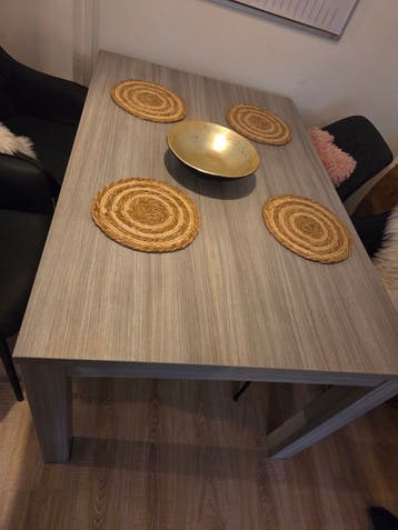Grijze eettafel GRATIS af te halen