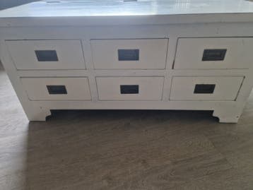 Witteantieke dekenkist salon tafel
met groot opbergvak en 6