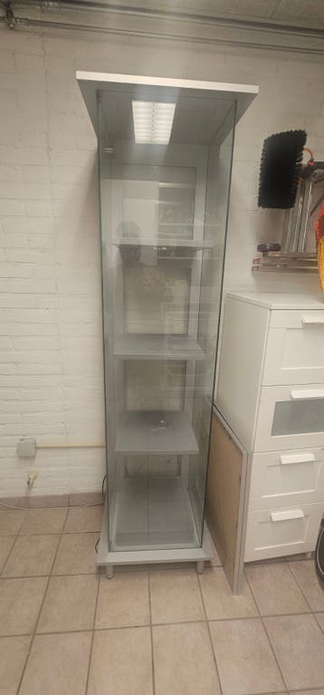 Gratis ophalen! Vitrinekast met verlichting