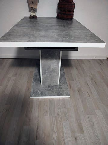 eettafel licht grijs