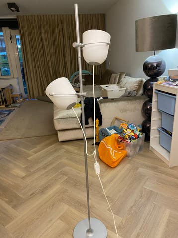Moderne vloerlamp met twee verstelbare spots