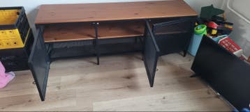 Stoer TV-meubel/dressoir met gaasdeuren en houten blad