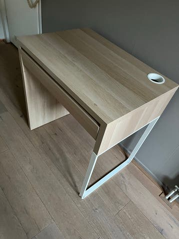 Modern bureau met lade en kabeldoorvoer - 73x75 cm