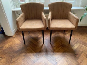 Vier eetkamerstoelen