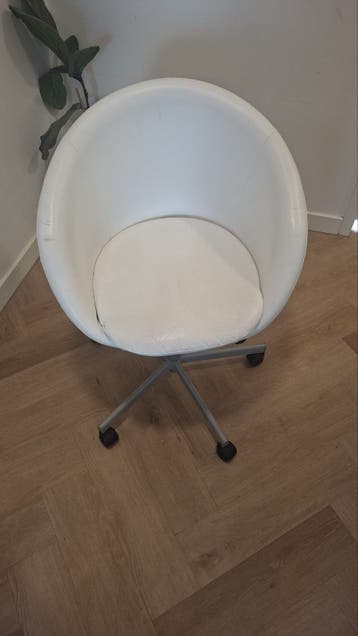 GRATIS! IKEA bureaustoel, wit/crème, in hoogte verstelbaar