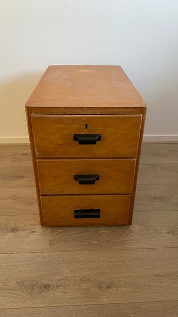 Vintage houten ladekastje met 3 laden