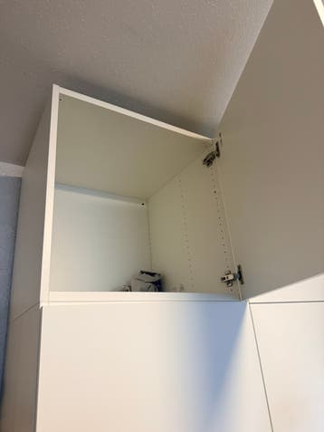 Gratis! Bovenste opbergvak met deur (2x)