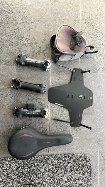 GRATIS fiets onderdelen. (Zadel, stem, spatbord, mtb)