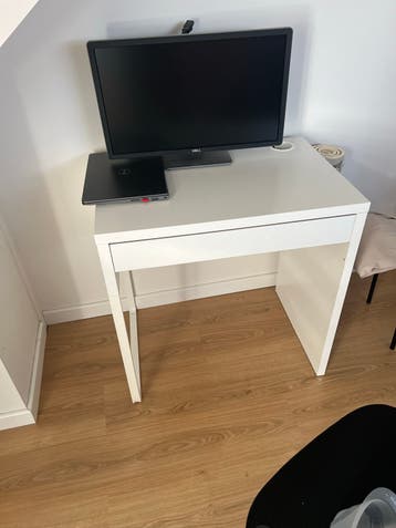 Wit bureau met lade - gratis af te halen