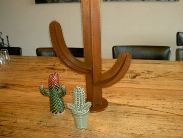 Grote metalen Cactus,met 2 kleine cactusjes.
