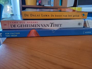 drie boeken over tibetaanse cultuur