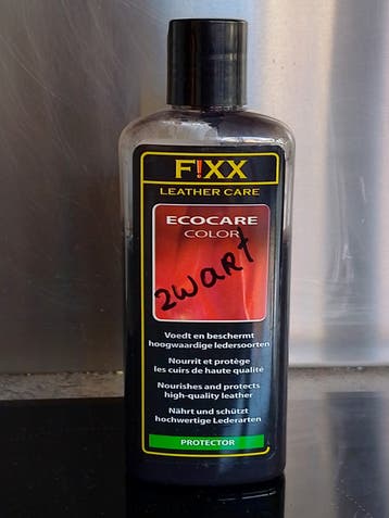 zwarte leathercare voor onderhoud van leer