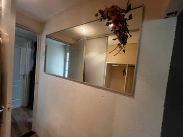 Degelijke spiegel 150 bij 70 cm met aluminium lijst