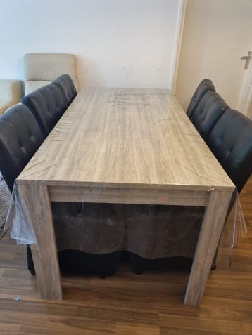 Eettafel met 6 stoelen