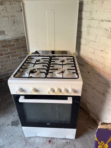 Beko gasfornuis met oven - werkt perfect, snel ophalen!