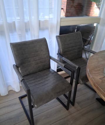 4 eetkamerstoelen