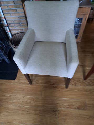 2 nette stoelen. gratis op te halen 1