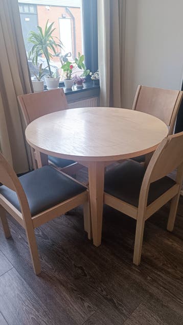 Ronde eettafel met 4 stoelen - direct ophalen!