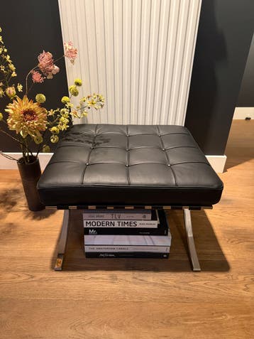 Twee Barcelona Ottoman replica's in perfecte staat.