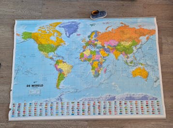 Grote wereldkaart met vlaggen - Educatief en decoratief