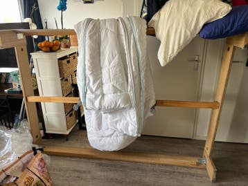 Bed 140x200 met nieuwe IKEA lattenbodems