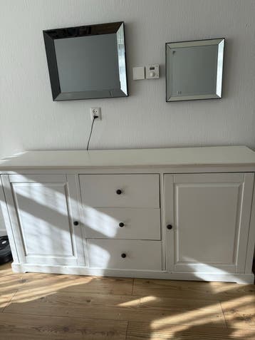 Witte ladekast/dressoir met deuren