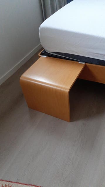 Auping bedtafeltje