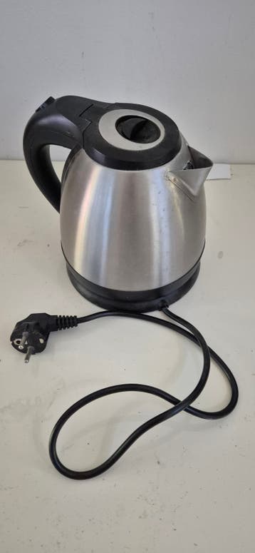 TOMADO Waterkoker 1.2L RVS - Compact en Draadloos