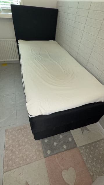 GRATIS Eenpersoons boxspring met matras - Zwart