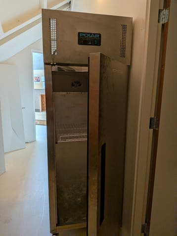 Gratis: Diverse gebruikte koelkasten en wasmachine
