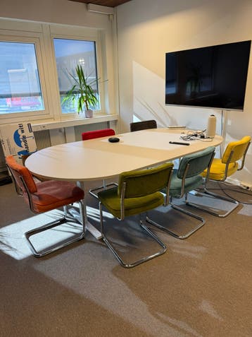 Spoed op te halen: tafel en 6 stoelen