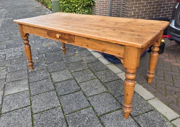 Oud grenen eettafel incl. 6 Loom stoelen