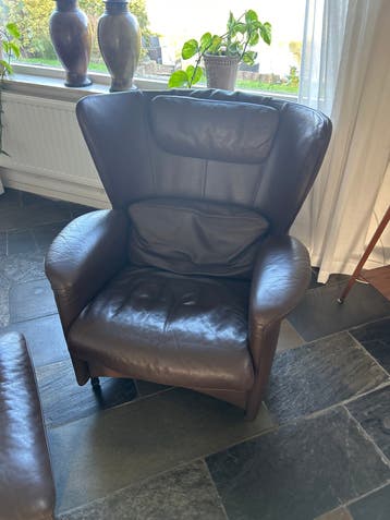 Leren fauteuil met hocker
