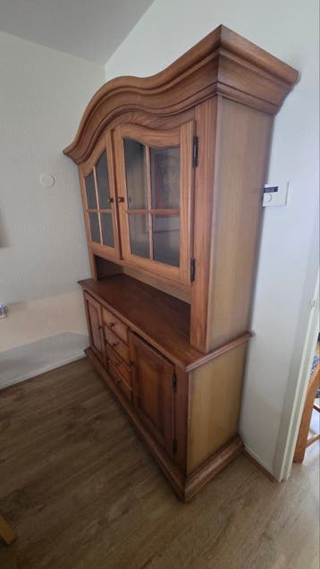 Prachtige eikenhouten buffetkast met vitrine en lades