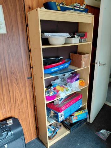 2 licht grenen boekenkasten