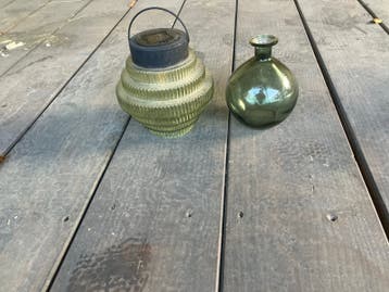Decoratieve glazen lantaarn en vaas