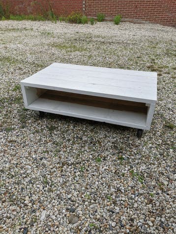 Salontafel/tv-meubel van steigerhout met wielen