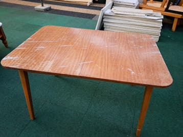 Authentieke eettafel, als klustafel gebruikt