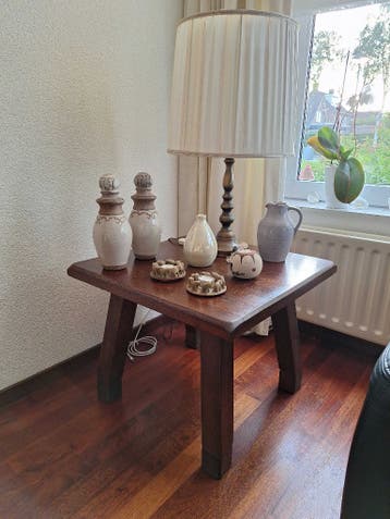 Mooie eikenhouten bijzettafel