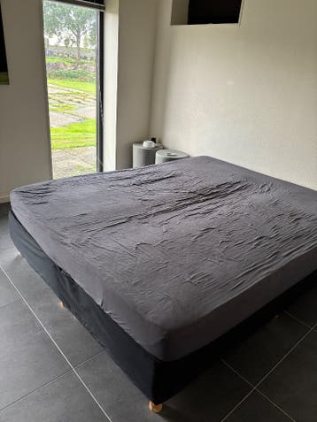 Twee losse bed-delen / twijfelaar